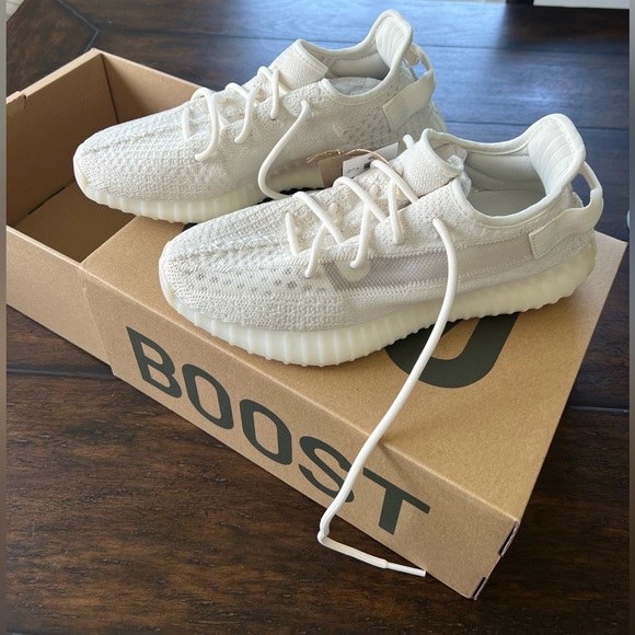 NWT Yeezy Boost 350 V2 Bone Size 8 - Picture 3 of 9